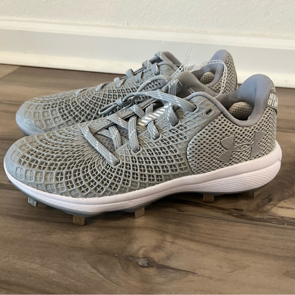 Under Armour Women's Glyde 2.0 MT TPU Softball Cleats Gray - Size 7 NWOB